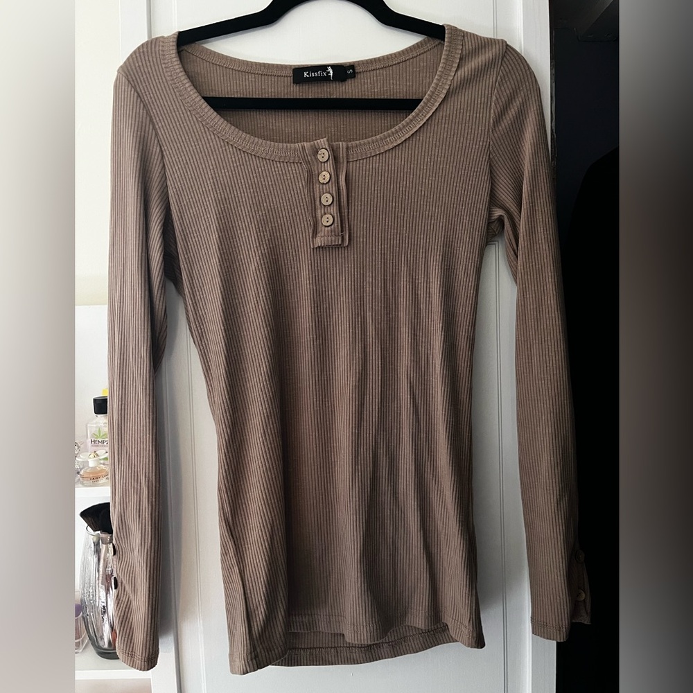 Kiss Fitted Buttoned Long Sleeve Tops